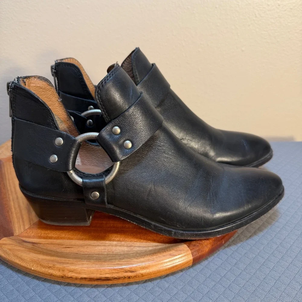 Frye Sacha Moto Shootie Black Leather Harness Ankle Boots 7.5M 3478314-BLK